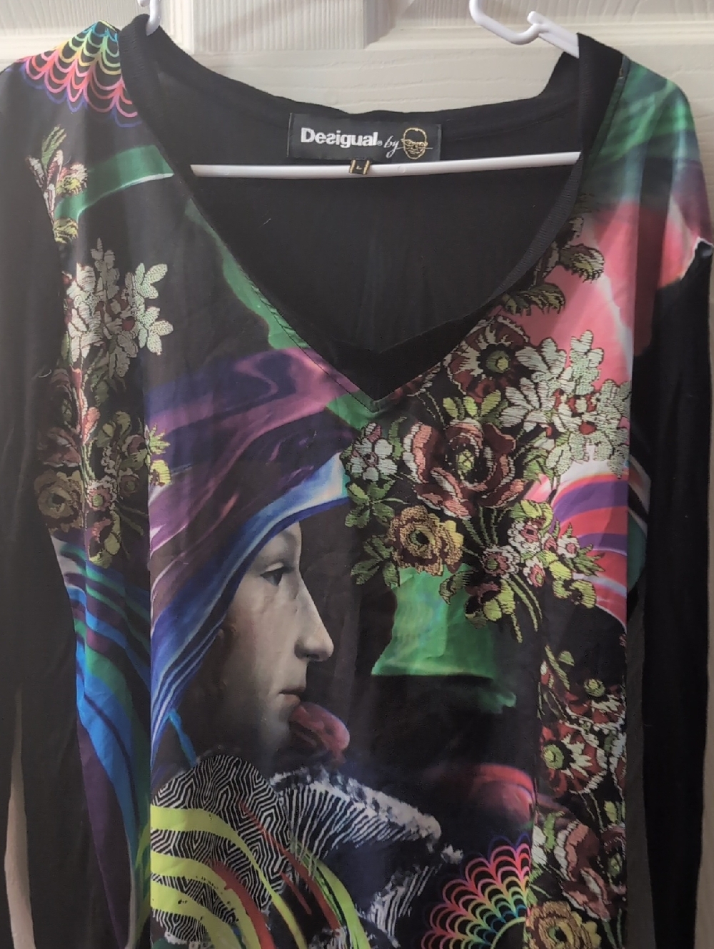 Desigual Black Multicolor Floral & Portrait V-Neck Top